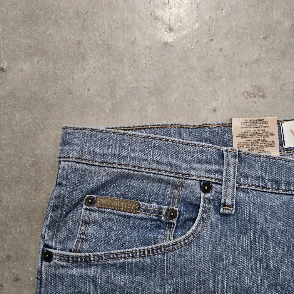 NWT Wrangler Rugged Men's Comfort Fit Jean 36x29 - Wrangler Authentics - Picture 3 of 8
